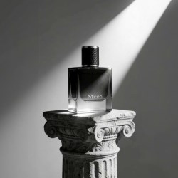 Glass Breathes Opulence